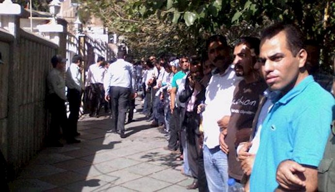 Tehran: 2,000 protesting Dervishes rallied outside the justice department