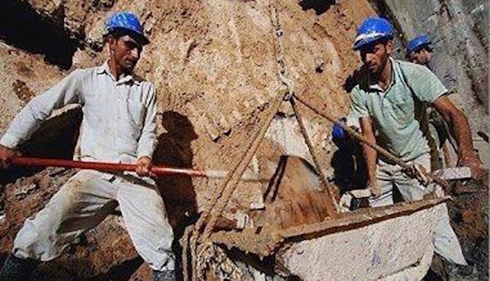 Iran: Subway city workers in Ahwaz were threatened to be fired on the 4th day of their strike