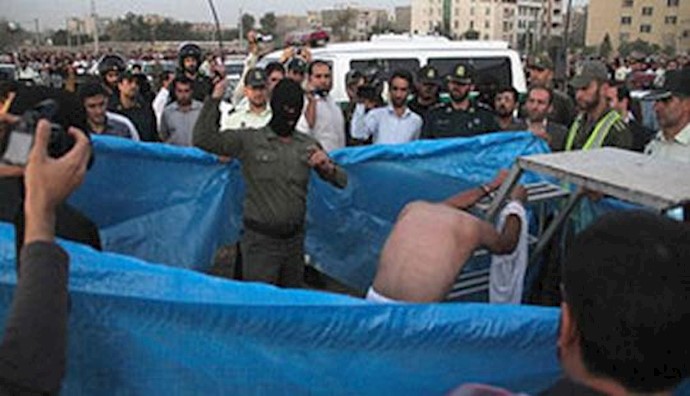 Iran: Young man lashed in public for his online activities