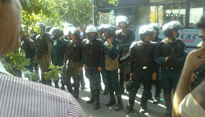 For 2nd consecutive day, dervishes & their families assemble near mullahs’ regime Prosecutor’s Office; 800 arrested