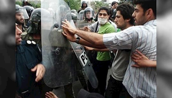 Iran: More and more people resist tyranny and crackdown by the mullahs