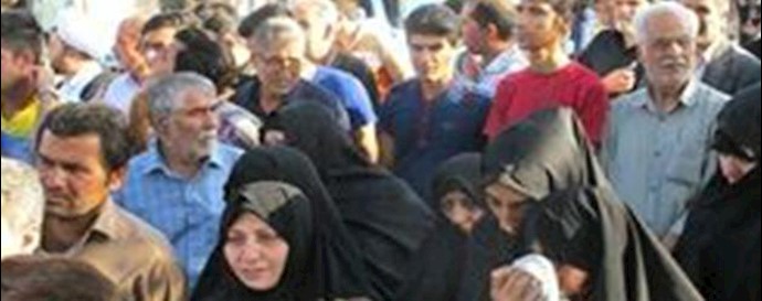 Iran: Protest gathering of 200 teachers