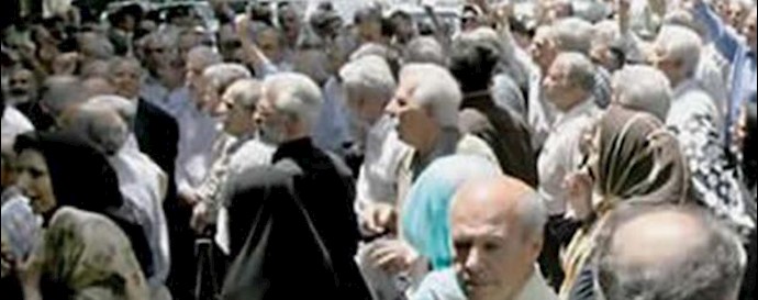 Isfahan: A protest gathering by 300 retired government employees