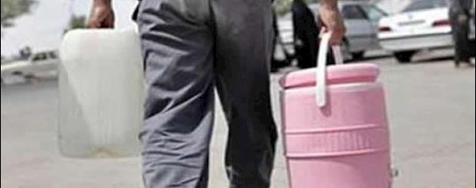 Tehran: people protesting a day long water cut off in region No. 10