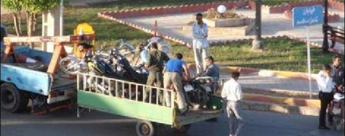 Iran’s suppressive security forces raid motorcycle couriers for extortions