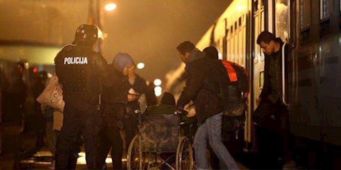  'Migrants exit a train at a train station in Sredisce ob Dravi, Slovenia October 17, 2015'
