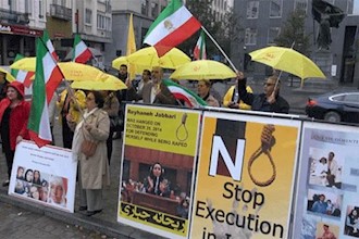Iranian protestors chant “Stop execution in Iran, Yes to Human Rights in Iran