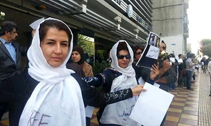 Iran: families of political prisoners, human rights activist rally in an anti-govt. protest