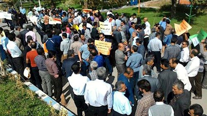 Iran: Teachers and education staff stage protests across the country