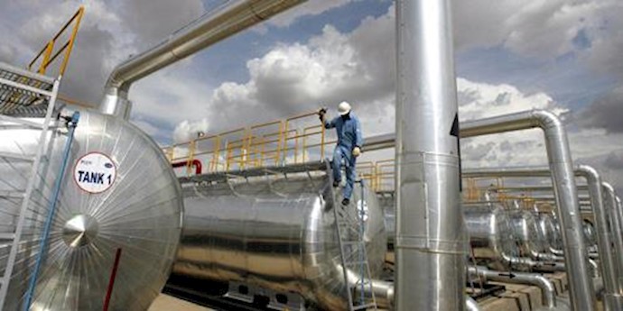 Oil prices trading below $43 in Asia