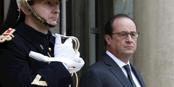  'French President Francois Hollande stands outside the Elysee Palace in Paris on November 19, 2015'