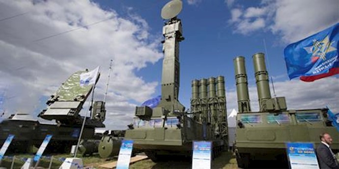  'Russian air defense system S-300 VM, on display at the opening of the MAKS Air Show in Zhukovsky'