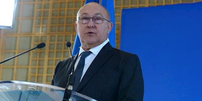 France eyes prepaid debit cards in fight against terror finance