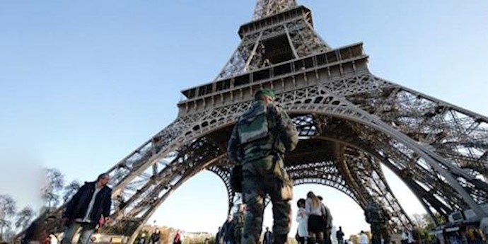 Eiffel Tower reopens three days after Paris attacks