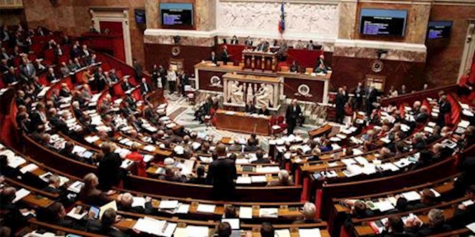 French lawmakers vote to extend air strikes in Syria