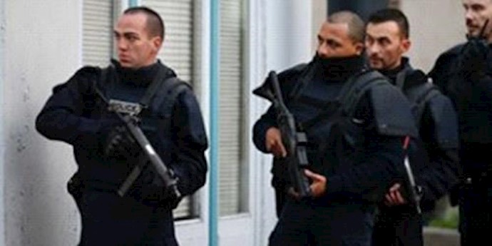 Paris attacks: Fresh raids underway in Belgium as France considers extending state of emergency