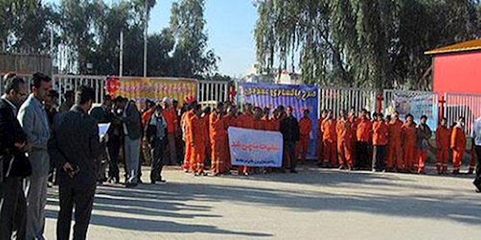 Iran: municipality workers, auto expo owners hold protest rally