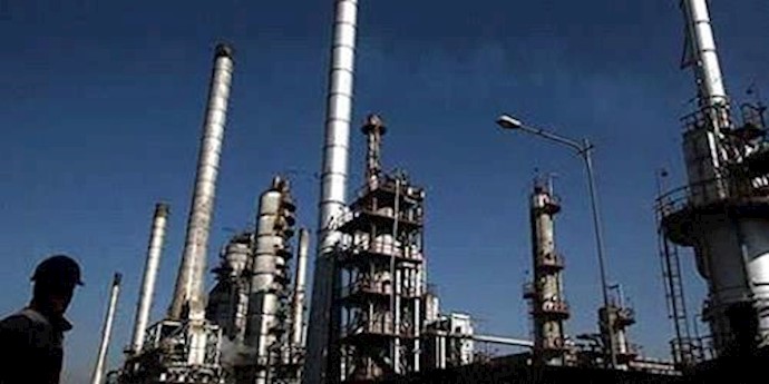 Iran: Abadan oil refiner workers hold protest rally