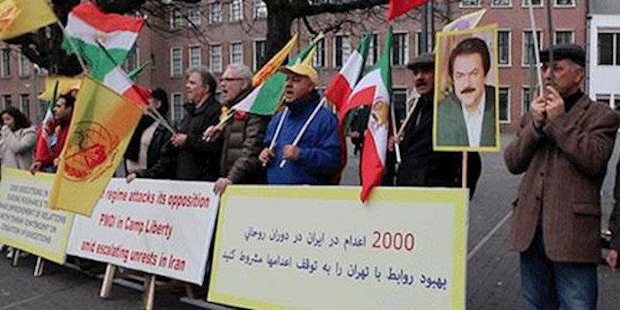  'Iranians in The Hague took part in a rally outside the Dutch Parliament'