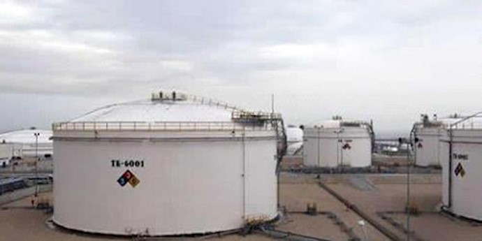 Iran: 10,000-man human chain by petrochemical workers & employees