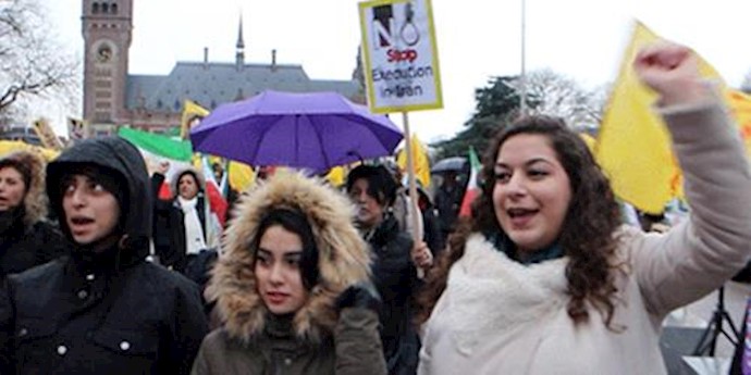 Iranian dissidents hold rally in Holland
