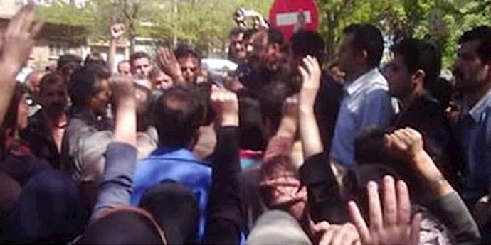 Iran: rally protesting lack of firefighting assets in Izeh