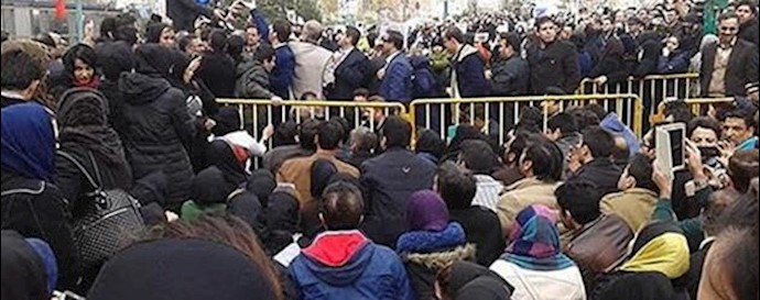  'Thousands nurses protest lack of job security'