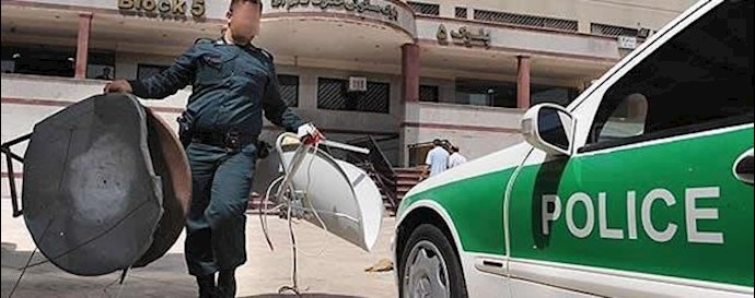  'Plainclothes agents collect satellite dishes in Sannandaj '