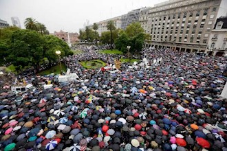 Hundreds of thousands of Argentineans demonstrate chanting “I AM NISMAN” and “FOR JUSTICE”