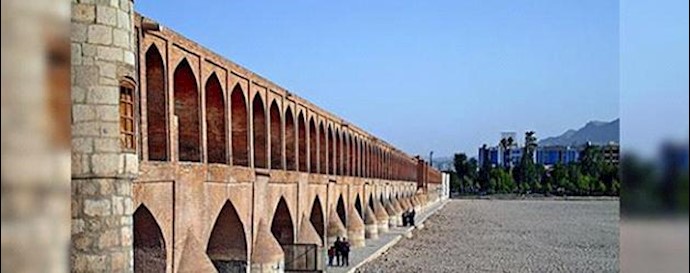 Iran, Isfahan: Protest gathering of farmers’ representatives against the deliberate drying of Zayandeh-rood river