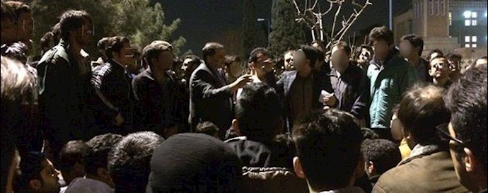 Tehran: Protest gathering of 1000 students in Tehran University Campus