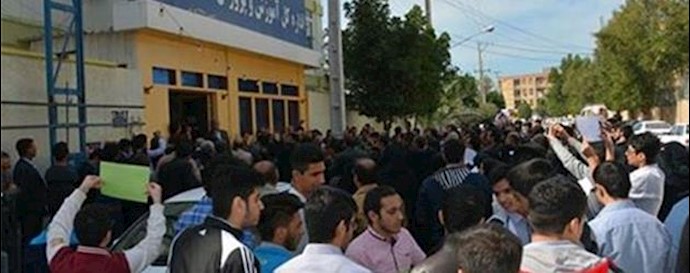 Iran, Bushehr: Protest gathering of teachers against the dismissal of the province director general