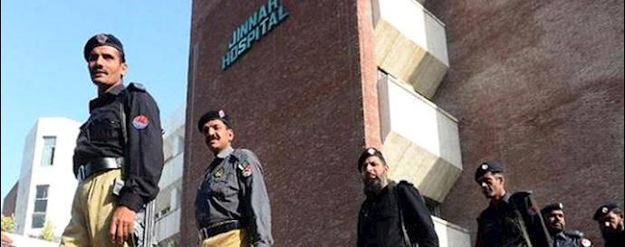  'Pakistani police cordon off a hospital in Lahore'