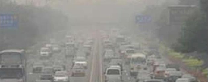  'Tehran freeway under polluted air'
