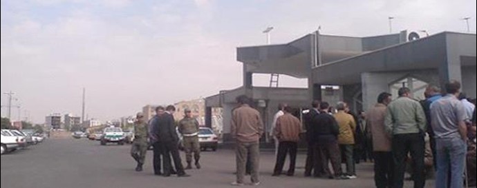 Qazvin: gathering of hundreds of workers from 2 factories