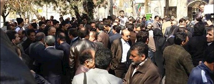 Isfahan: Protest gathering of 1000 retired personnel of Steel Industry in front of the governor’s office