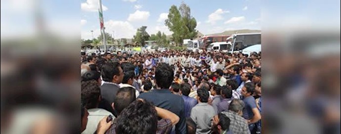 Iran, Kashan- Continued protest of 500 expelled workers from Amir Kabir Industrial Town