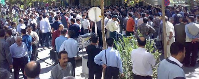  'Hundreds of industrial workers gathered to mark the Labor Day March'