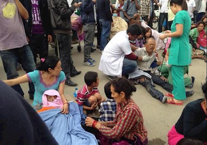 7.9 magnitude earthquake slams Nepal, more than 800 dead, the number of casualties could rise