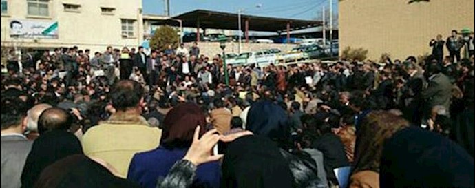 Iran: Isfahan teachers hold protest rally