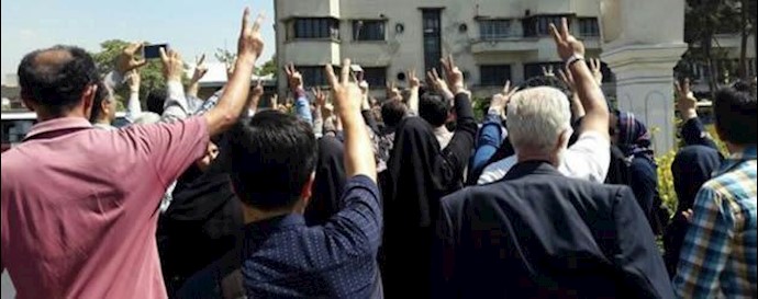 Iran: terrified of teachers’ uprising regime releases some of arrested Tehran protesters