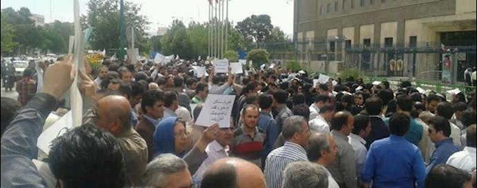 Iran teachers’ demonstration covered by al-Qas al-Arabi TV