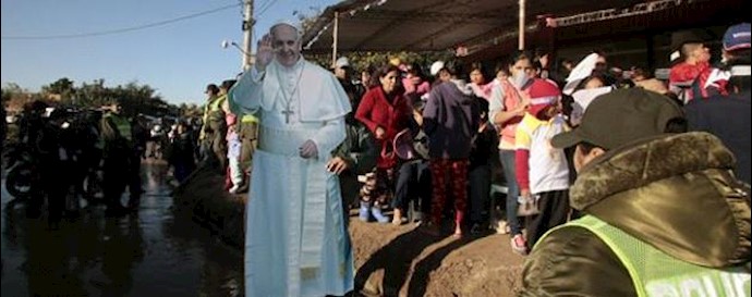 Shun gangs, have hope, Pope tells inmates at violent Bolivian jail