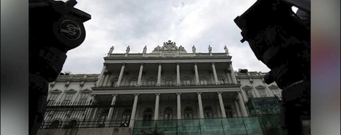 Iran talks at impasse amid bickering, extended for 3rd time