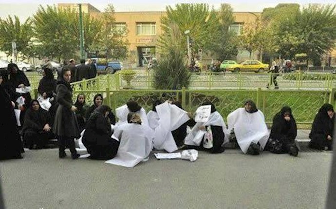 Iran: Families of young death row prisoners protest the injustice verdict