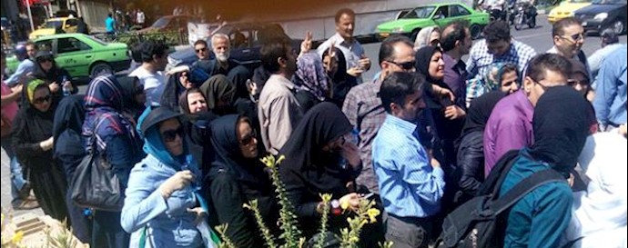 Iran: Teachers’ protest gathering and collective arrest of at least 100 teachers in Tehran