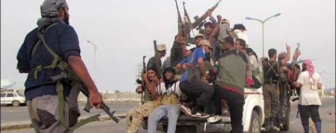  'Southern Resistance fighters react as they prepare to go to the frontline of fighting against Houthis in Yemen southern port city of Aden '
