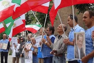 In solidarity & support of protesting Iranian teachers & nurses to establish democracy and human rights in Iran
