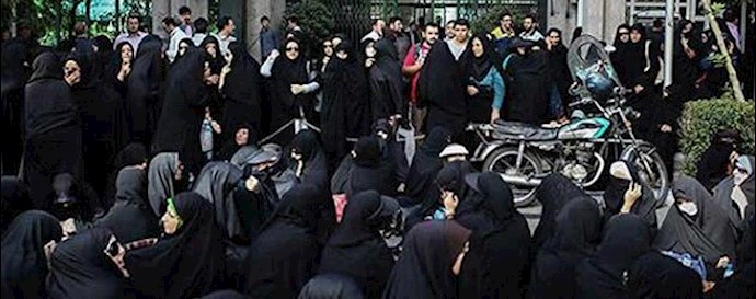 Iran: kindergarten teachers protest all night outside regime parliament