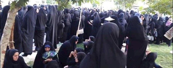  'Kindergarten teachers protesting outside so-called parliament in Tehran'